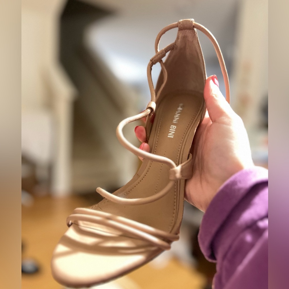 Gianni Bini nude heels size 5.5